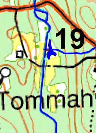Diket är mycket grunt och flackt inom våtmarksområdet och blir något brantare uppströms våtmarken.
