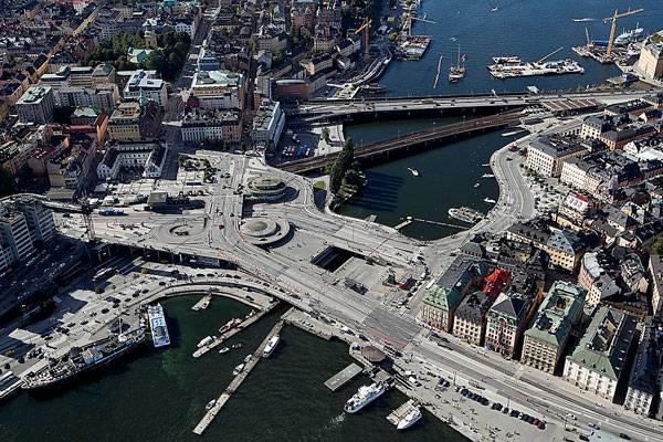 Slussen en mötesplats för många Södermalm Östersjön/Saltsjön Mälaren Gamla Stan 486 000 dygnsresenärer Tunnelbana Pendeltåg