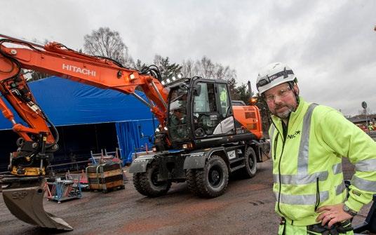 Under april tas 43-tonnaren i bruk i Göteborg och har då räckvidd att gräva 25 meter djupa schakter. därför tar vi steget att göra investeringen, säger Kenneth Kolviken.