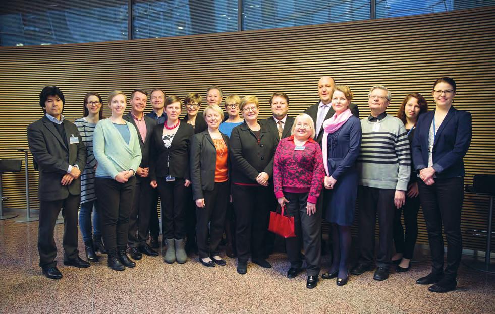 Från vänster till höger: Hamed Shafae, Tiina Valonen, Ida Sulin, Tuomas Kurttila, Markku Jokinen, Aija Salo, Kirsi Pimiä, Esa Ylikoski, Maija Sakslin, Pirkko Mäkinen, Sirpa Rautio (IOK), Kimmo