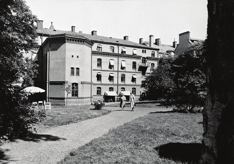 År 1966 flyttade Borgerskapets Enkehus ut ur byggnaden som sedan disponerades av Stockholms universitet (Heimdall 22, Bebyggelshistorisk inventering, Stadsmuseet, 2016).