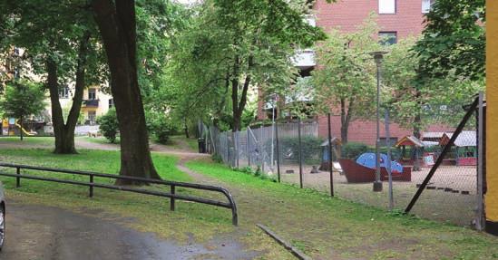 mot parken Svag koppling mellan hus och