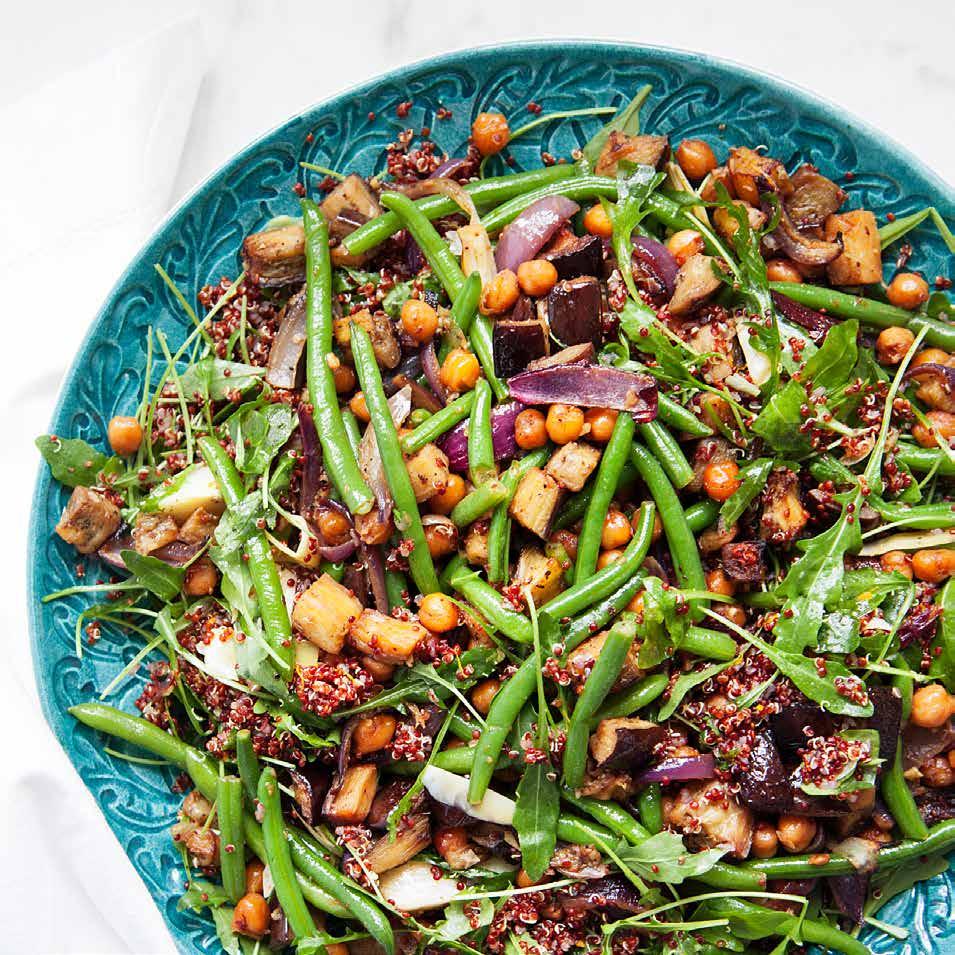 MAROCKANSK AUBERGINESALLAD med gröna bönor och apelsindressing port.