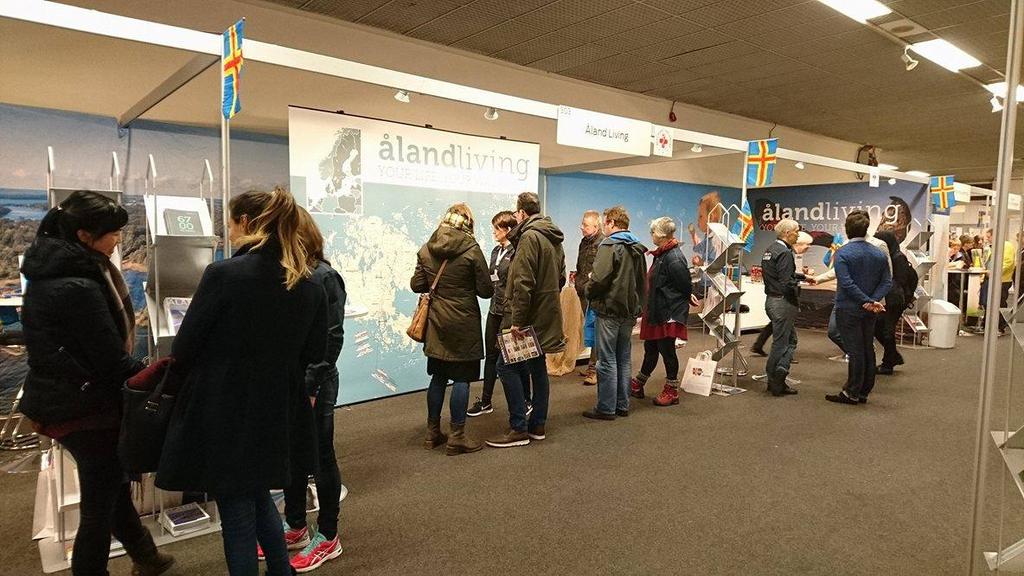 Människor som besöker mässan söker i allmänhet efter en boningsort närmare naturen. Åland deltar i mässan för andra året i följd i form av flera organisationer som samarbetar kring deltagandet.