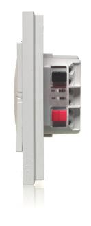 Fjällvit Alu Svart 4-knapp relä 6A 4-knapp relä 6A 4-knapp relä 6A Kombienhet dimmer 4-tryckknapp dimmer består av både sändare och mottagare för fast anslutning 230V.