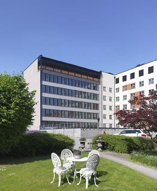 Arkitektens beskrivning I centrala Norrköpings nordöstra del, invid Motala Ström, finns nu stadens modernaste hotell- och kontorsbyggnad.