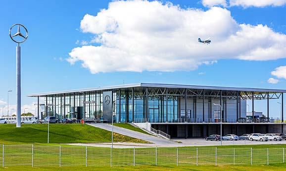 Objekt: Mercedes-Benz show room with service premises in Klaipeda Ort: Klaipeda, Litauen. Byggår: 2016 Arkitekt: A405 Architects Tillverkare: GS Industry UAB.