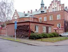 antal våningar: 1 Huggen kvadersten, granit.