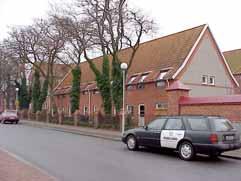 fastighet: YSTAD 3, hus B. adress: Österleden 15. ålder: 1990.