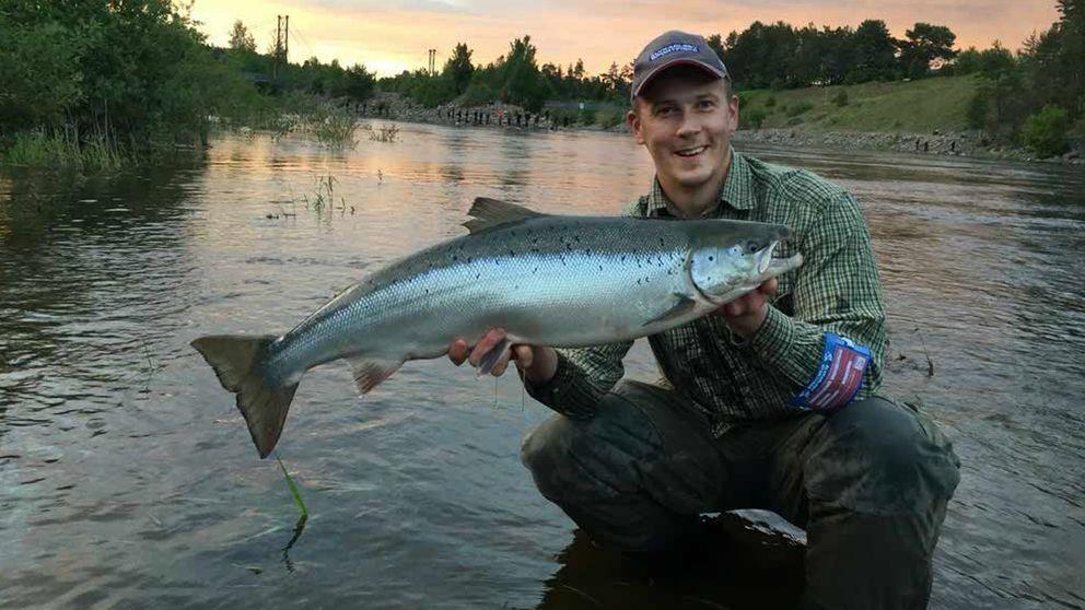 Tjuvfiske oroar - lämnar blodpölar Det vittnar Janne Olsson vid Älvkarleby