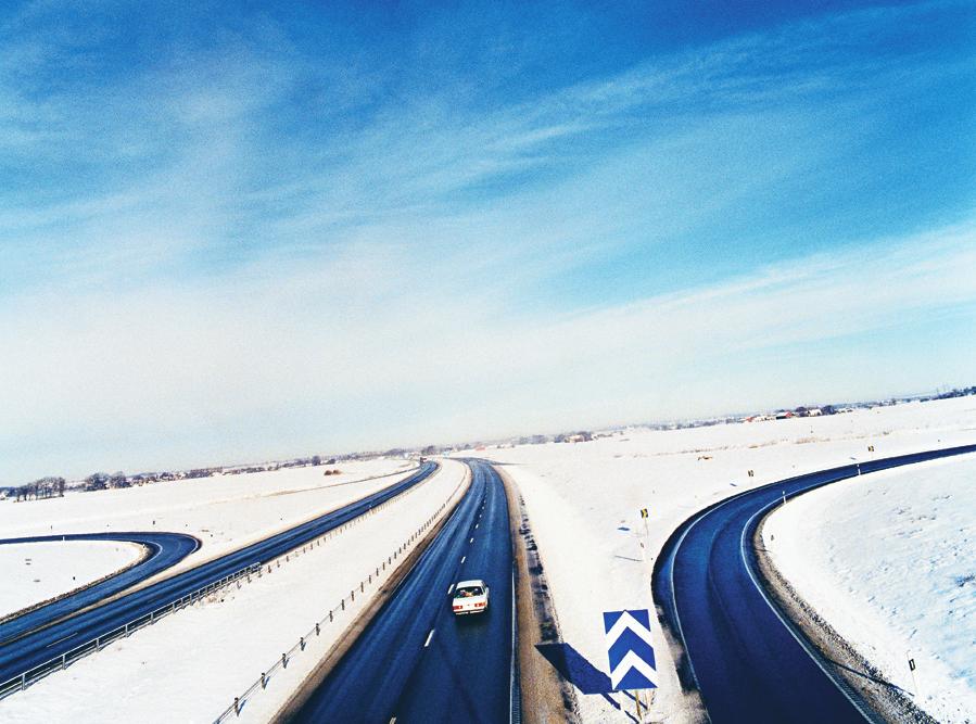 Kort om SVEDAB SVEDAB förvaltar den svenska ägarandelen i Øresundsbro Konsortiet som driver den självfinansierade Øresundsbron. SVEDAB äger och driver även de svenska landanslutningarna.