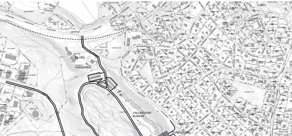 DISPONERING AV OMRÅDET Området nås från Huddingevägen i norr, via två befintliga infarter. Matarbussar kan transportera publik från pendeltågsstationerna Tullinge eller Tumba.