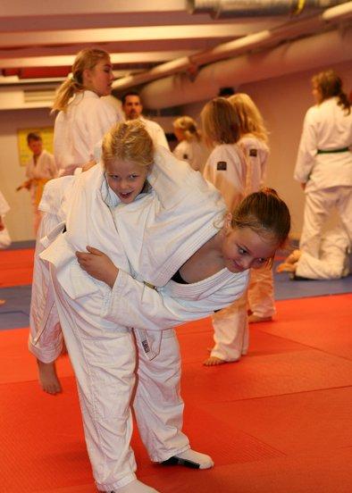 080501 Budo Nord Cup, Lund BRONS Linus Wasseng, H20-55kg Resultat: 1:a Thomas Jensen Dansk Judo Union 2:a Paul Koenig British Judo Team 3:a Linus Wasseng Judo Gymnasiet (Oxelösunds JK) 3:a Magomed