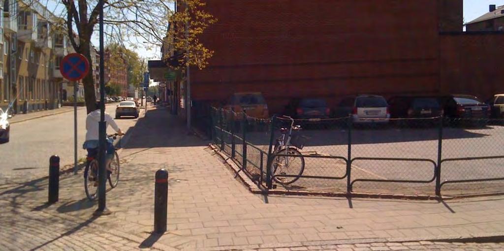 8 Trivector Traffic Sida 62 (308) lägenheter och ca 1000 kvadratmeter verksamheter i bottenplanet. Strax innan finanskraschen strandade diskussionerna med HSB. Strandningen berodde bl.a. på diskussioner om hur parkeringsfrågan skulle lösas.