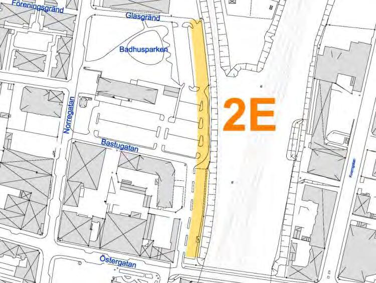 18 Trivector Traffic Sida 72 (308) 2E Badhusparken Vid Badhusparken längs järnvägsvallen finns möjlighet att anlägga ett långsträckt parkeringshus, alternativ 2E (se Figur 3-8).