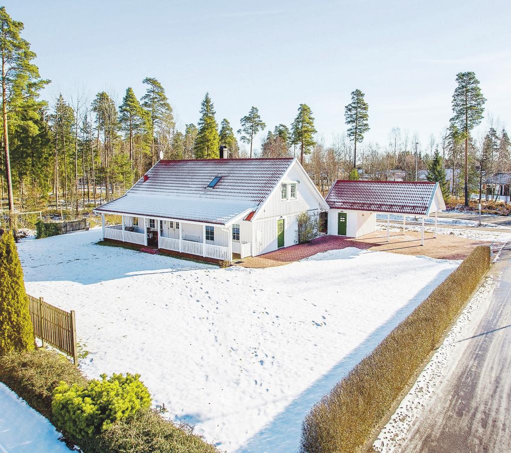 Välkommen till Ljungbyholm Rälsvägen 35 PRIS: ADRESS: 2 790 000 kr Rälsvägen 35, 388 30 Ljungbyholm. Belägen i Kalmar kommun, Ljungby församling. Skattesats: 34,86 STORLEK: Boarea 138 m2.