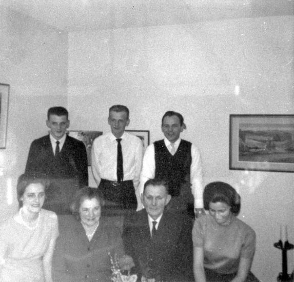 Anna och Adolf Larssons familj, Erik, Rune, Torsten, Lillian