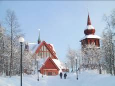 Kiruna stadshus. Stadsplanen som präglas av ett brutet gatunät och flera torg och platser är också den första av denna typ i landet.