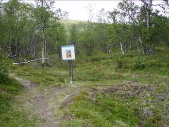 Nikkaluokta Kort beskrivning Intill vandringsleden ligger ett ca 1 400 m långt fångstgropssystem med över 75 gropar. En del av området ligger i Gällivare kommun.