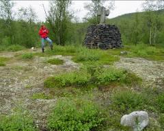 Rounala Kort beskrivning Rounala kapell uppfördes troligen under 1500-talet som en av de första kyrkobyggnaderna i Torne lappmark.