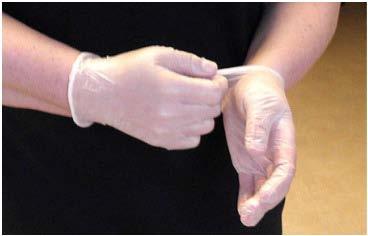 Användning av handskar Bör alltid användas vid kontakt med blod, kräkning och diarré Växla inte mellan smutsigt och rent arbete med samma