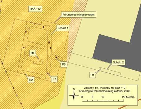 Figur 3. Plan över förundersökningsområdet, med schakt och provrutor numrerade samt fynd (röda punkter) och anläggningar (ofyllda polygoner) markerade.