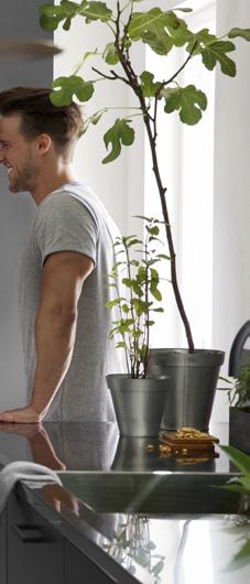 Bredd 59 cm med fasade kanter 4 induktion med Booster Bridgefunktion AutoMax, Direct touch Timer, låsfunktion, Green Range Finns även som rostfri QHI6504X PRIS: 10 995:- för planlimning QHI6504N