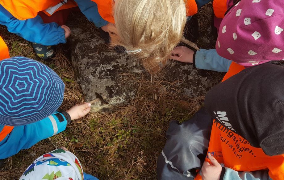 Plan mot diskriminering och kränkande behandling Kungsfågelns Förskola 2015/2016 Barn och pedagoger skall känna trygghet och bli bemötta