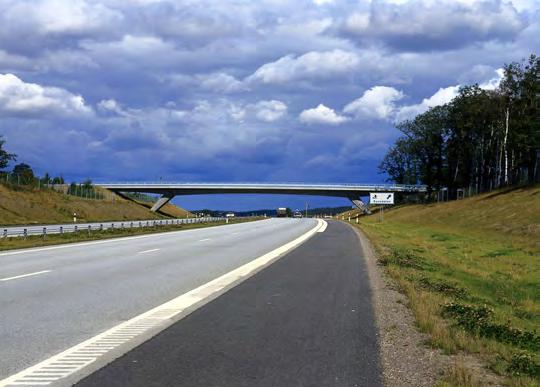 E22 Hurva Bromölla Bro över E6 i Halland Bro över E4 i Småland 4.3 Konstbyggnader Broar Broar betecknas som byggnadsverk och utgör ofta påtagliga element i vägrummet och i landskapet.