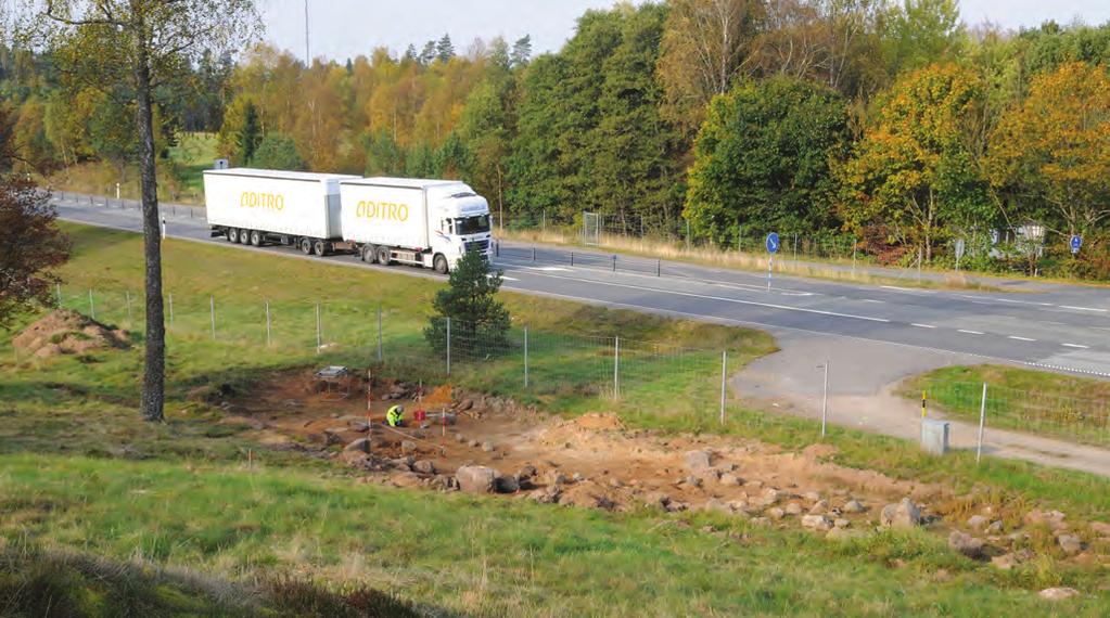 ARKEOLOGISK RAPPORT 2016:04 5 Inledning figur 2. Undersökningsområdet och väg 27. Foto från sydöst.