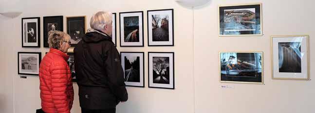 FOTOUTSTÄLLNING I BADVIKEN VÄVSTUGORNAS JULMARKNAD Liksom i mitten av november förra året