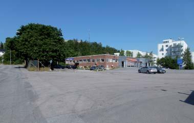 Avståndet till Edsbergs centrum är ca 700 m, till Häggviks centrum ca 1 km och till Sollentuna centrum ca 2 km (fågelvägen).