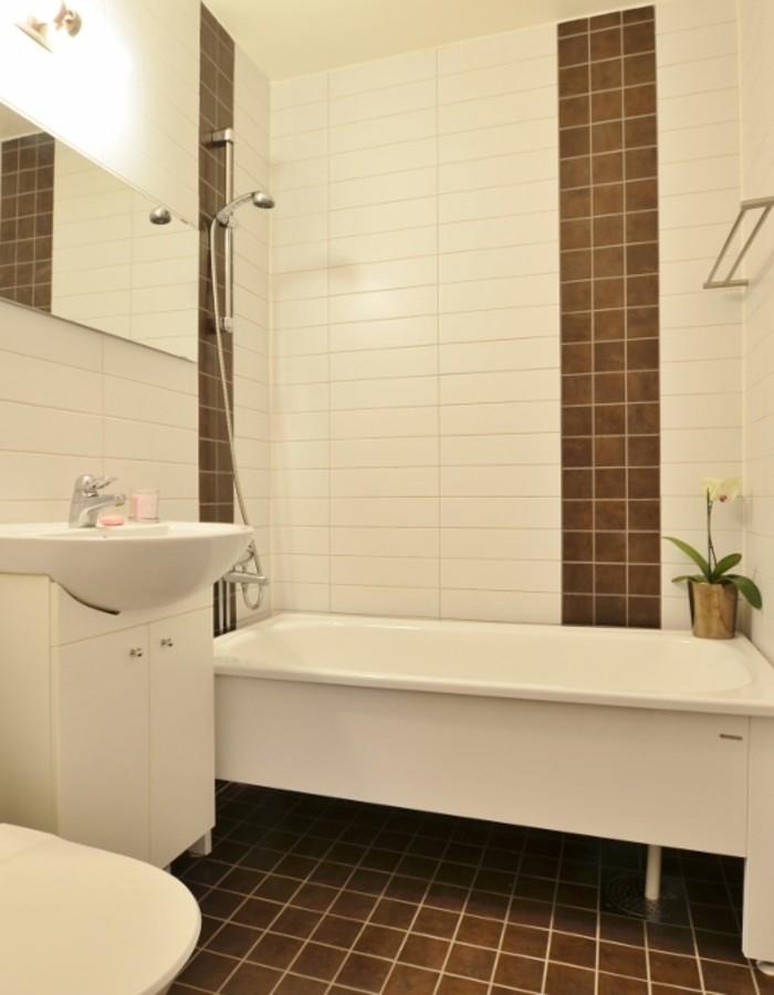 Badrum Stilrent renoverat badrum med badkar.