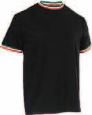 229,00 109 90 T-SHIRT FLAGGA 39 90 T-SHIRT SIMPLY 1 2 FLAGGA T-shirt med kontrastränder inspirerade av italiens färger runt halsen och ärmsluten. Rak passform som passar både dam och herr.