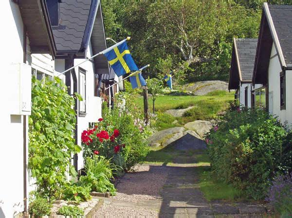 AVGIFTER 2016 Årsavgiften för 2016 är 5800 kr. Denna fastställdes av extra årsmötet 2015. Uthyrningsavgift av stuga 1000 kr Uthyrningsavgift Gröningen 500 kr Faktura på årsavgiften bifogas.