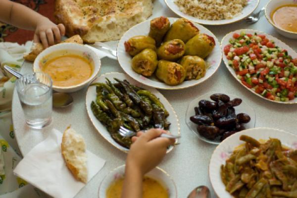 EID AL FITR Den årliga fastebrytandets högtid som avslutar den muslimska fastemånaden ramadan.