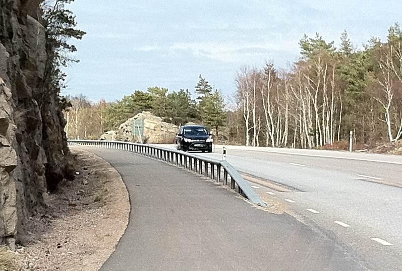 Bild 5 Exempel från väg 162 vid Lyse. GC-väg med avskiljande vägräcke.