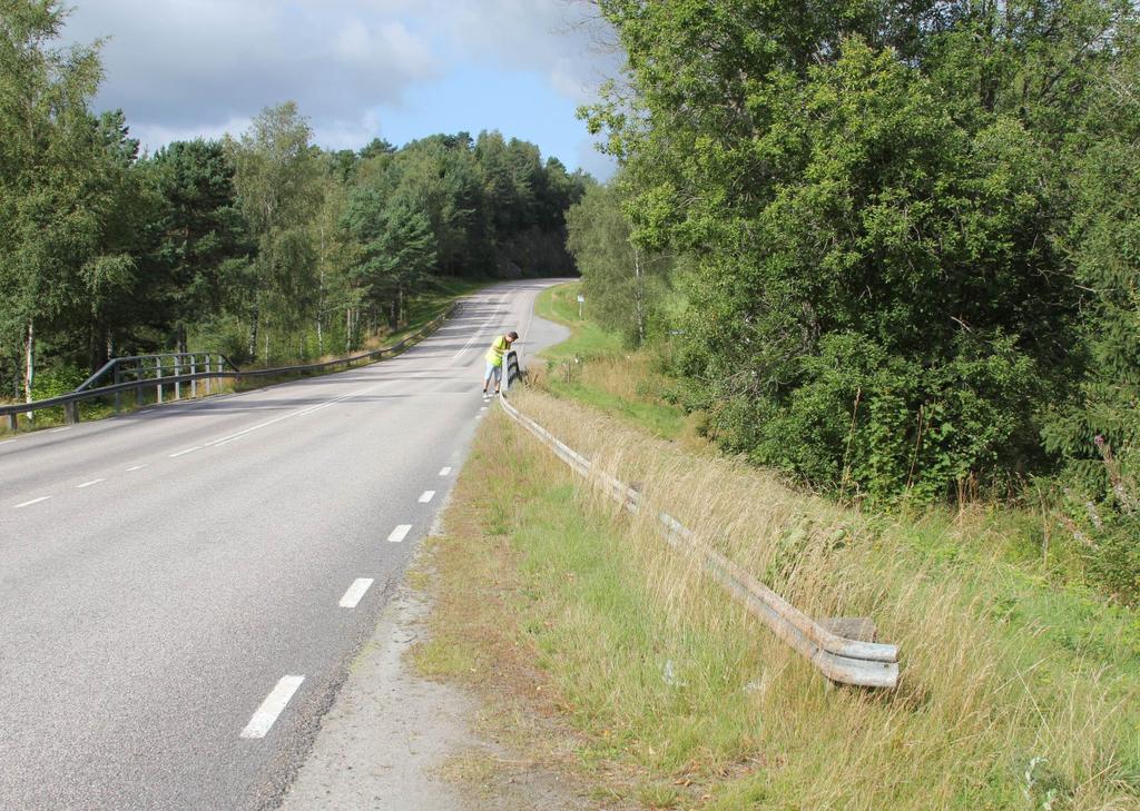 A B Bild 12 Bro över Lillåns västra gren. Vy från öster (A) och vy från söder (B). Bild B hämtad från BatMan.