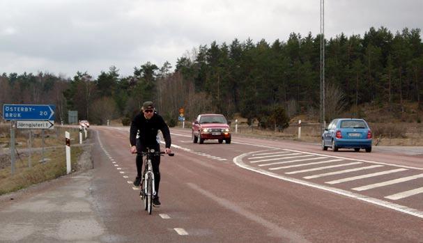Kollektivtrafik Eftersom kollektivtrafik inte är lämpligt att studera på en kort stäcka som Hov Gimo, har en parallell förstudie startats för att analysera hela väg 288 mellan Öregrund och Uppsala.