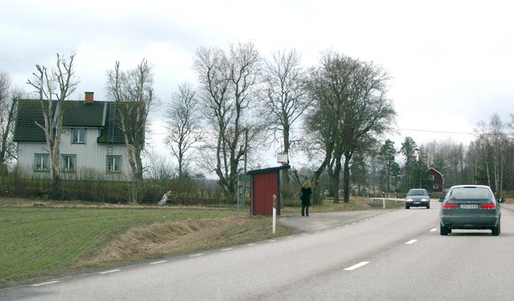 Markanvändning och naturresurser Omgivningen runt väg 288 används till stor del för skogs- och jordbruk. Längs vägen finns ett mycket högt antal utfarter från åker och ägovägar.