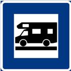 På ställplatsen eller i dess närhet inom rimligt avstånd finns tillgång till tömning av avlopp och påfyllning av vatten. Tillgänglighet dygnet runt.