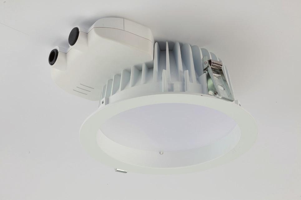 INFÄLLDA DOWNLIGHTS WINCHESTER Korridor kontor Allmänytor Glasdekor.
