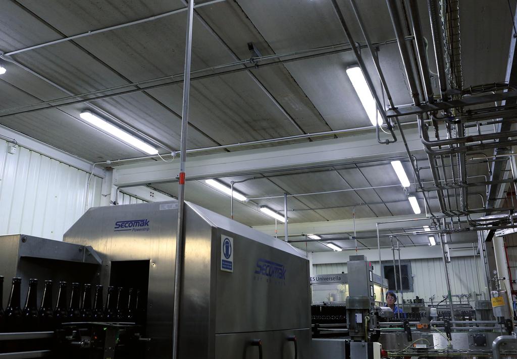 INDUSTRIEL BELYSNING GREENLAND 3 3 Nödljus. 3 timmar (M3). Dimning. Tillgängligt till den dubbla varianten: DALI (DA) Switchdim (SD) LED på metallplatta PCB. 2 storlekar.