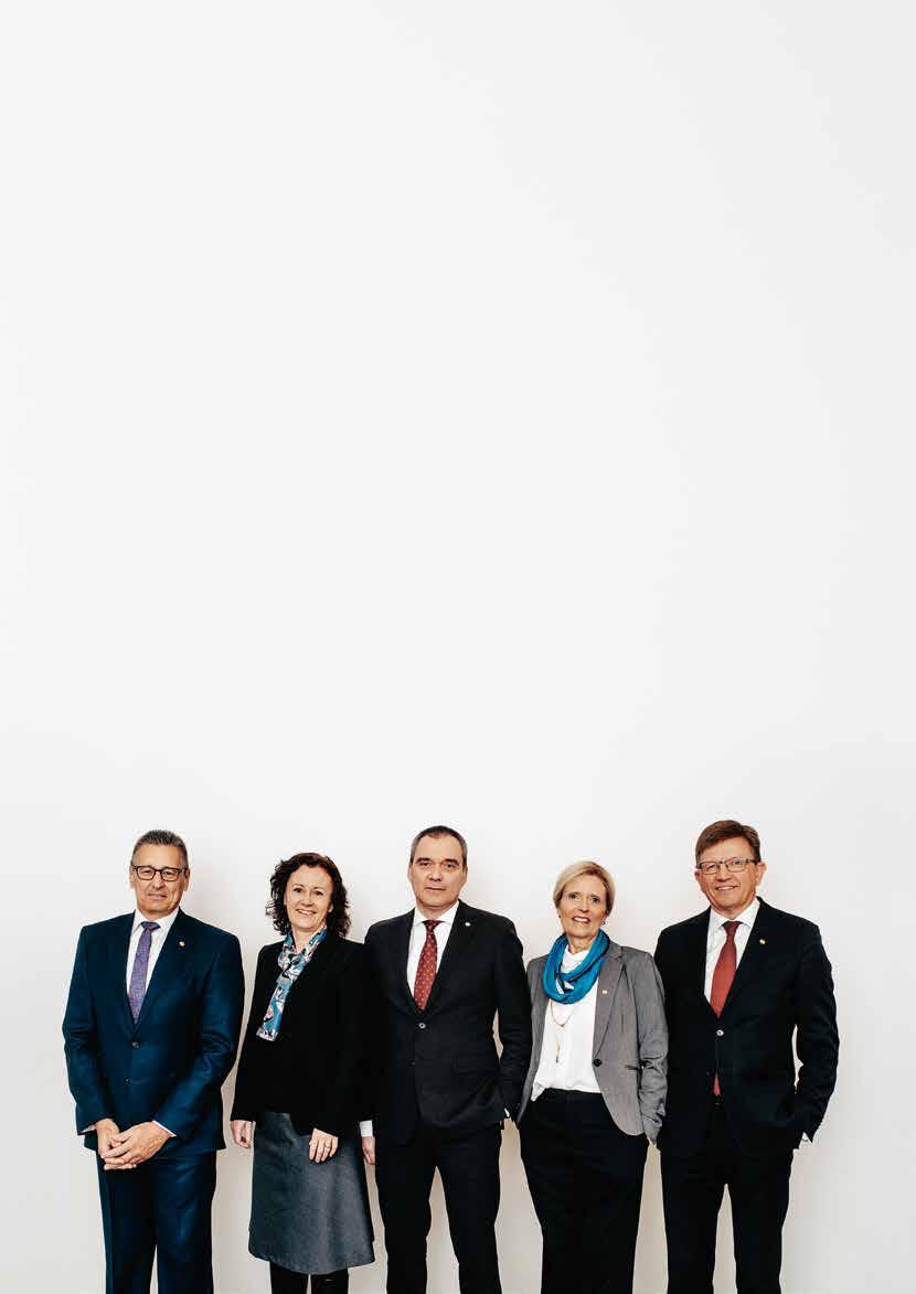 ÅRET I SAMMANDRAG KONCERNENS STYRNING 7. ANDREW WALKER 8. ANNIKA BERGLUND 9. JEANETTE LIVIJN 10. HANS OLA MEYER 11.