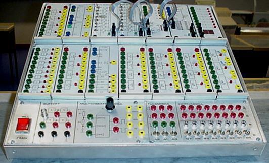 Laboration 1 Sidan 1 Laboration nr 1 behandlar: Digital teknik, Kombinatoriska nät, Adderare, Väljare och ALU.