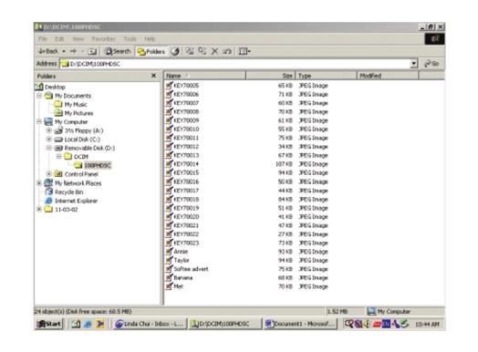 Överföra/ visa bilder För PC-användare När kameran ansluts via USB känns den igen som en Removable Disk/ Device.
