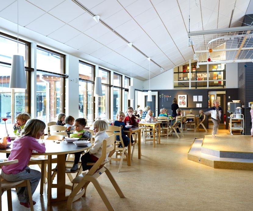 Överst: Matildelunds förskola, Sverige Fotograf: Ulf Celander Höger: