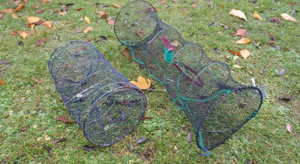 Bild 2. De två typer av burar som användes som enskilda burar i hamnarna. Buren till vänster (typ 4) har maskstolpslängd 15 mm. Buren till höger (typ 5) har maskstolpslängd 10 mm.