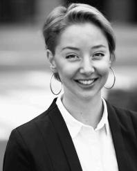 Sarah Söderberg, kandiderar till styrelsemedlem (Studentrepresentant) Sarah studerar sitt tredje år på Systemvetenskapliga programmet vid Göteborgs Universitet. Hon trivs som fisken i vattnet!