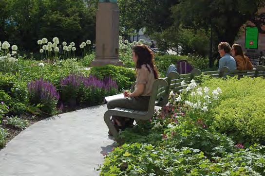 Mölndal är starkt kopplad och mycket nära sin större granne Göteborg och